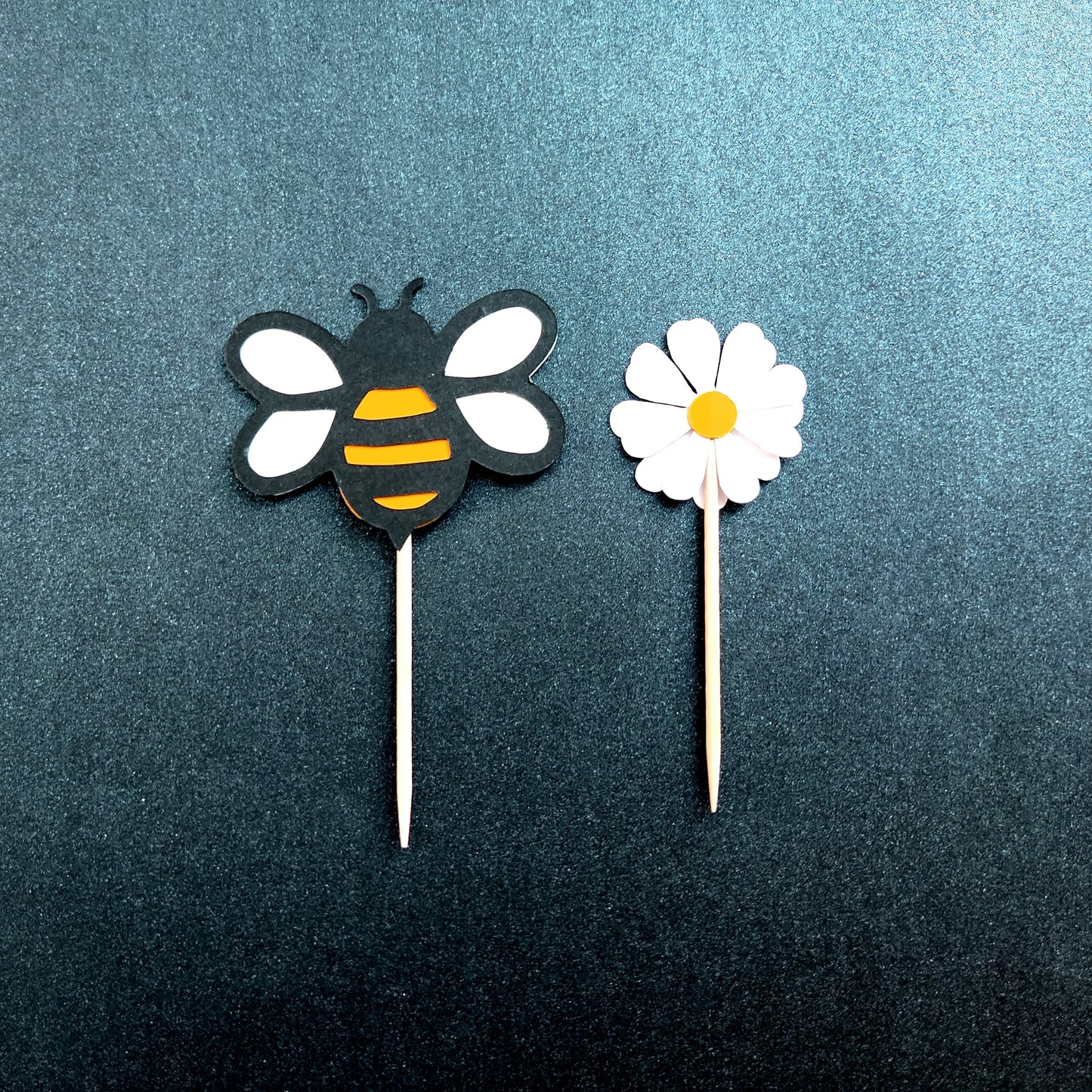 White Daisy and Bee Cupcake Cardstock Toppers, Wedding Cupcake Daisy Party Decor, Birthday Party Cake Decoration, Bee Decor