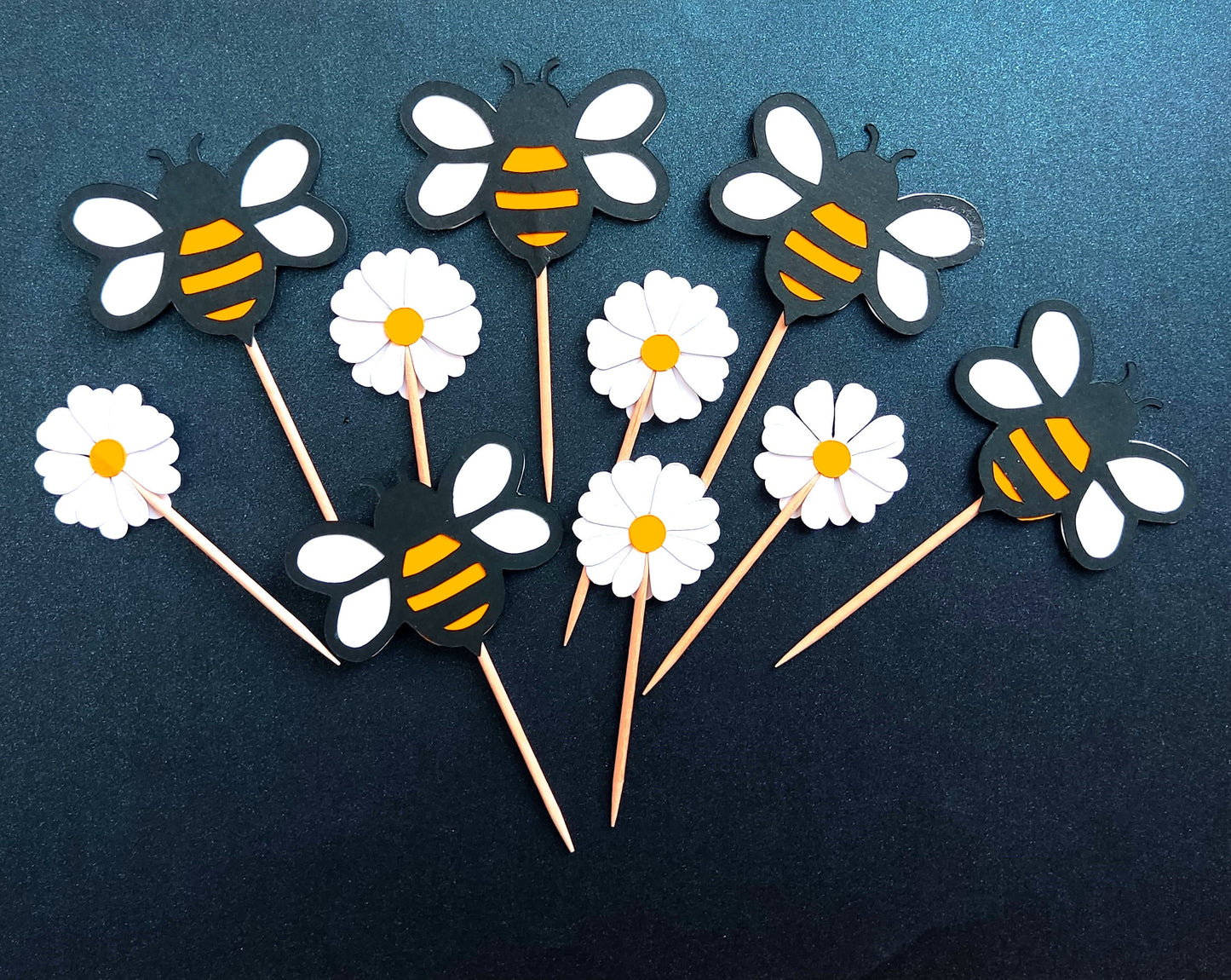 White Daisy and Bee Cupcake Cardstock Toppers, Wedding Cupcake Daisy Party Decor, Birthday Party Cake Decoration, Bee Decor